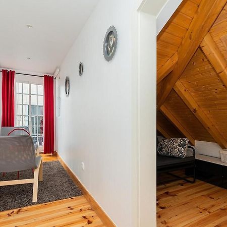 Attic Apartment With Balcony In Bairro Alto Lisboa Exterior foto