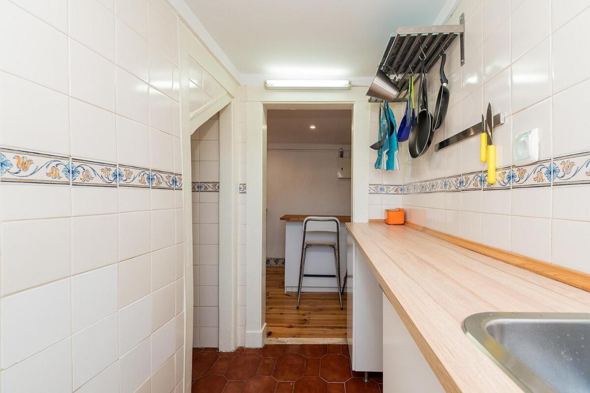 Attic Apartment With Balcony In Bairro Alto Lisboa Exterior foto