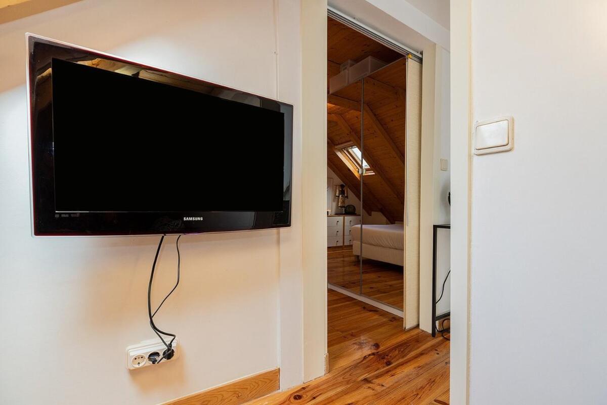 Attic Apartment With Balcony In Bairro Alto Lisboa Exterior foto