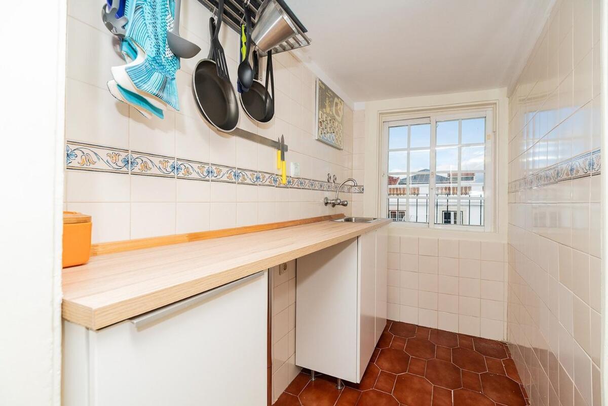 Attic Apartment With Balcony In Bairro Alto Lisboa Exterior foto