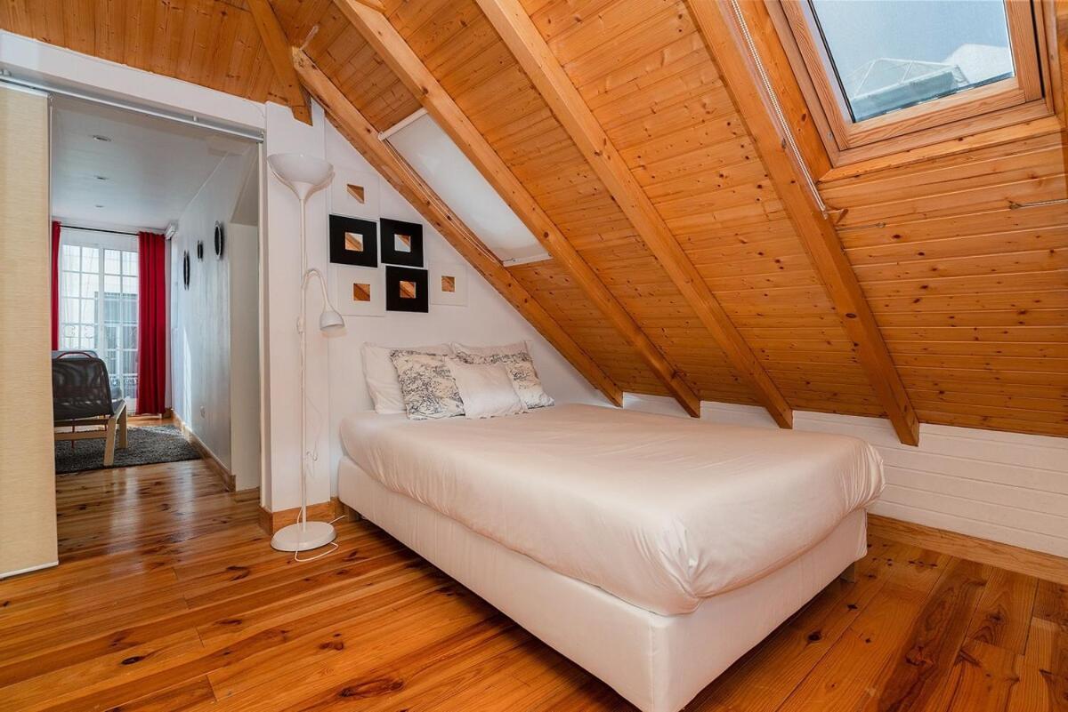Attic Apartment With Balcony In Bairro Alto Lisboa Exterior foto