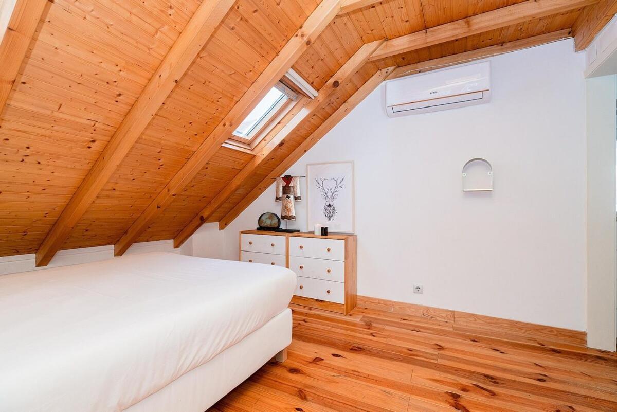 Attic Apartment With Balcony In Bairro Alto Lisboa Exterior foto